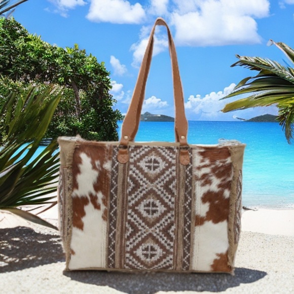 🍂New Tribal Myra Bag Cowhide Canvas Rug Leather Weekender Travel XL Tote Western - Picture 1 of 6